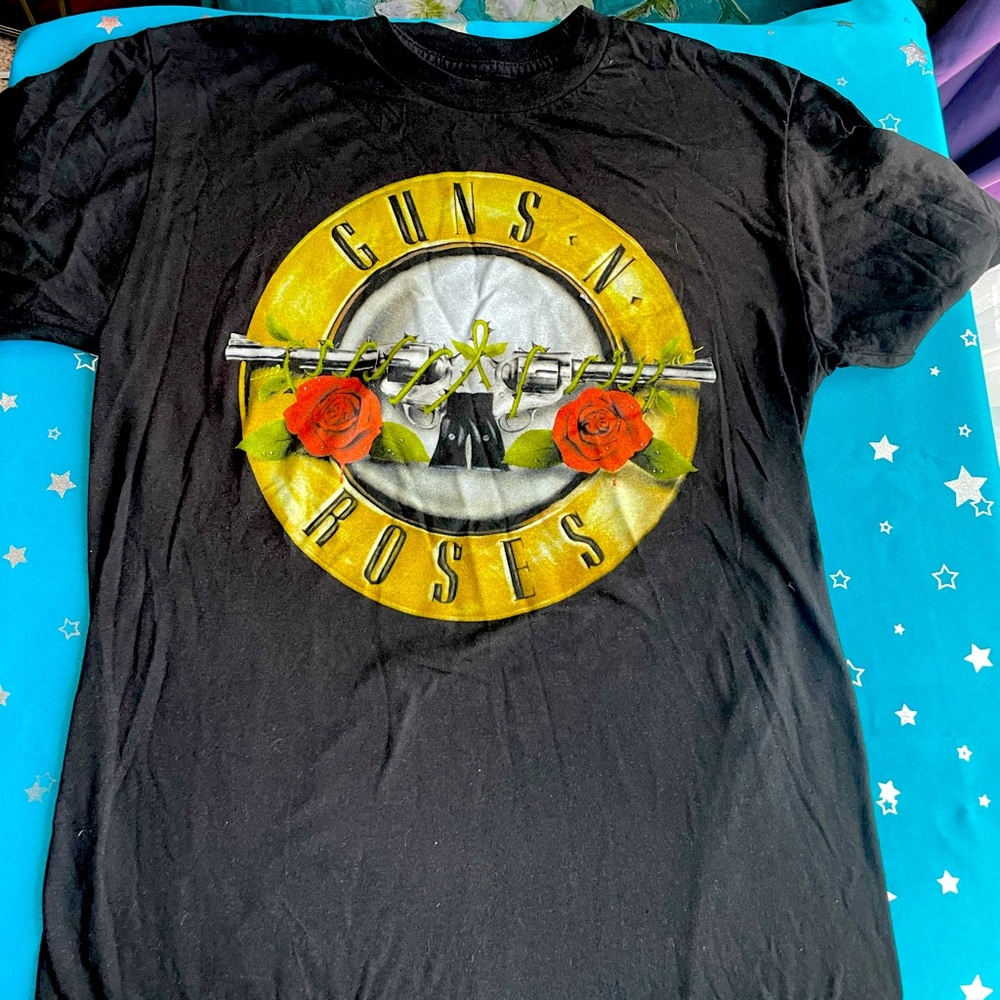 Never worn officially licensed Guns & Roses classic tee size small